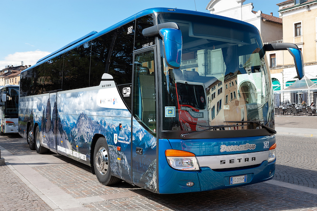 Un autobus Dolomitibus alla presentazione dei mezzi a Belluno nel 2019.